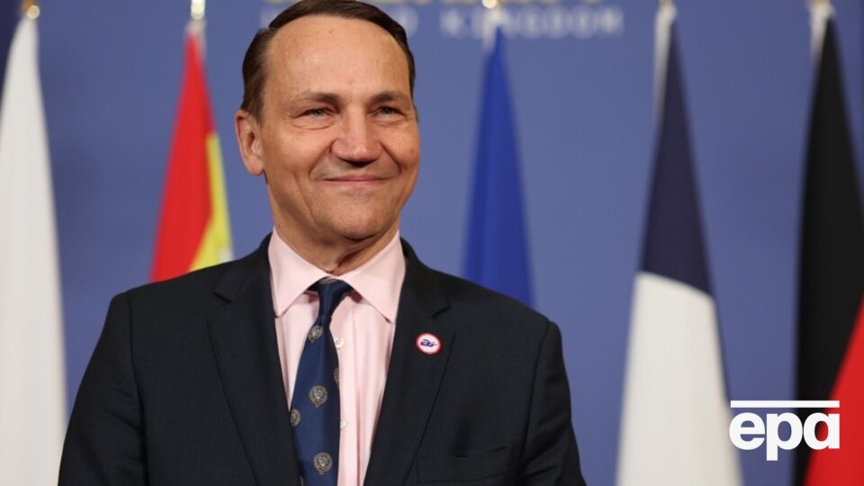 Глава МЗС Польщі Сікорський обіцяв підтримку підривнику, стверджують ЗМІ