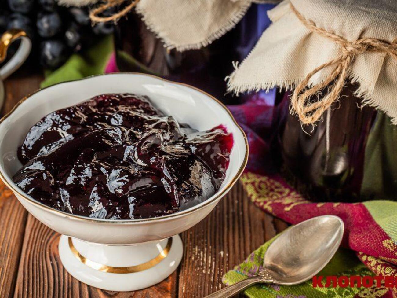 Джем является универсальным дополнением к сладким блюдам