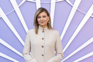 Зеленська любить керувати автомобілем, але поки в неї такої можливості немає