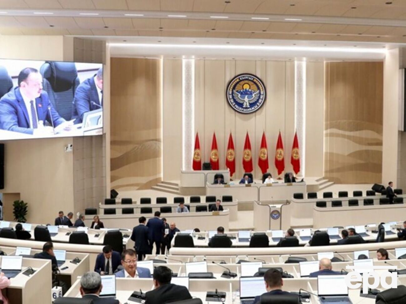 Против самороспуска не голосовал ни один парламентарий