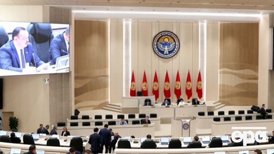 Против самороспуска не голосовал ни один парламентарий