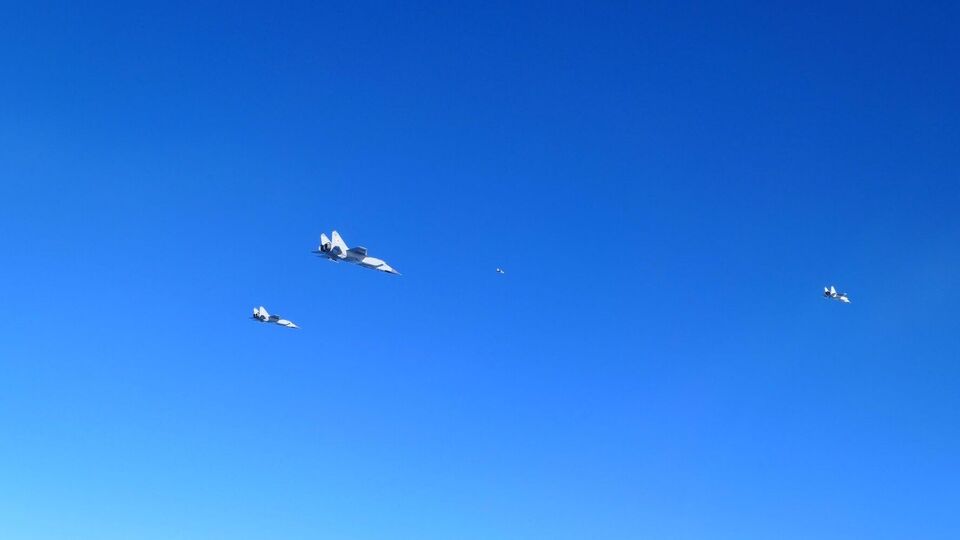 Російські винищувачі Су-30, Су-35 і три МіГ-31 пролетіли над Балтійським морем, інформує НАТО