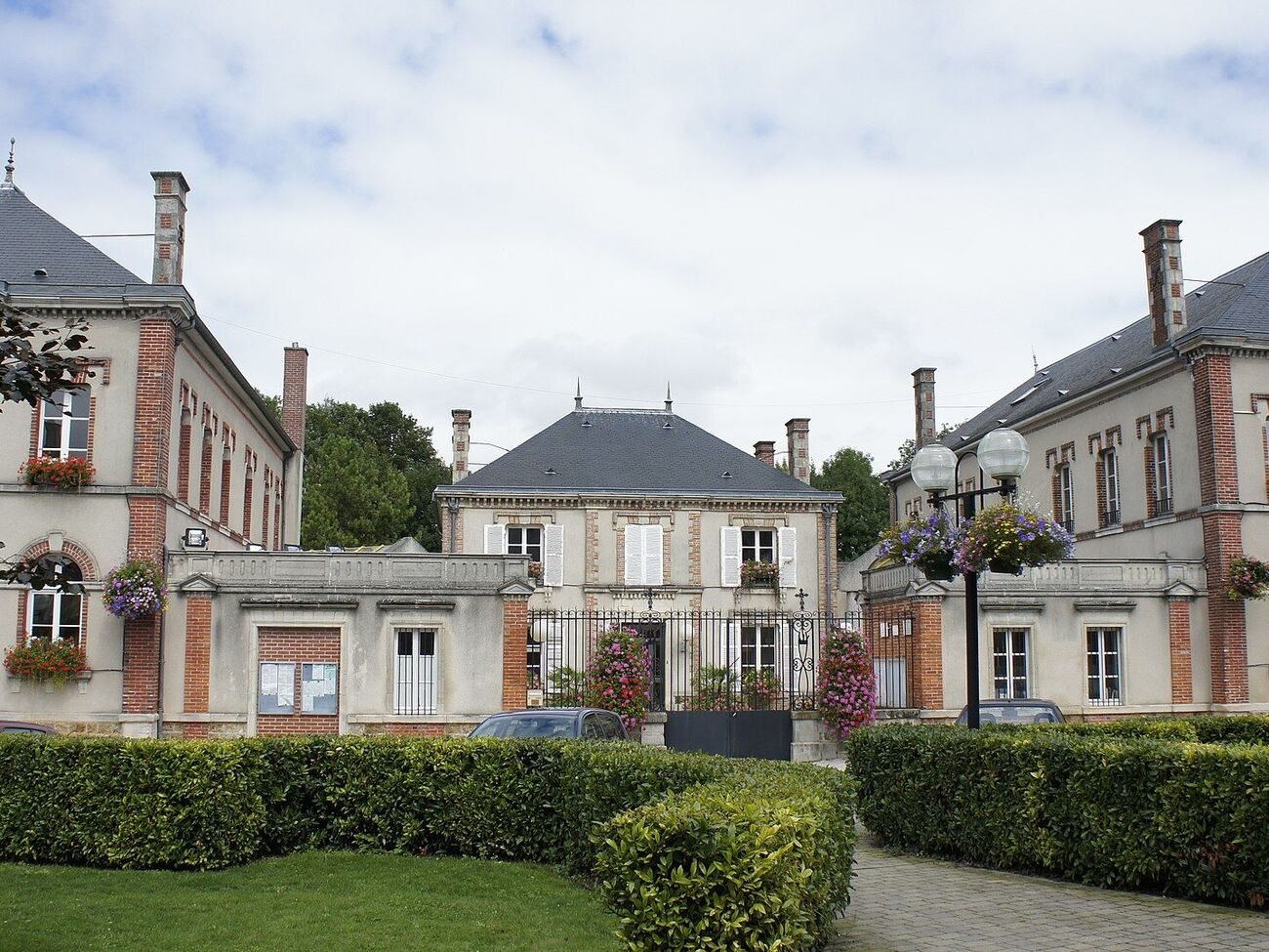 Происхождение летательных аппаратов неизвестно, говорится в статье