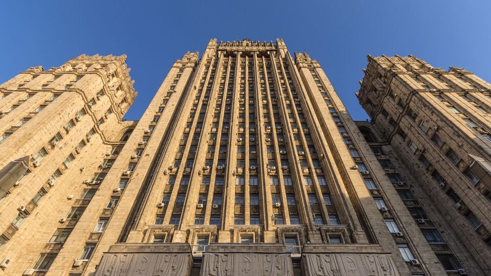 Переговоры в Москве с участием британских, французских и немецких дипломатов проходили за закрытыми дверями, сообщили СМИ