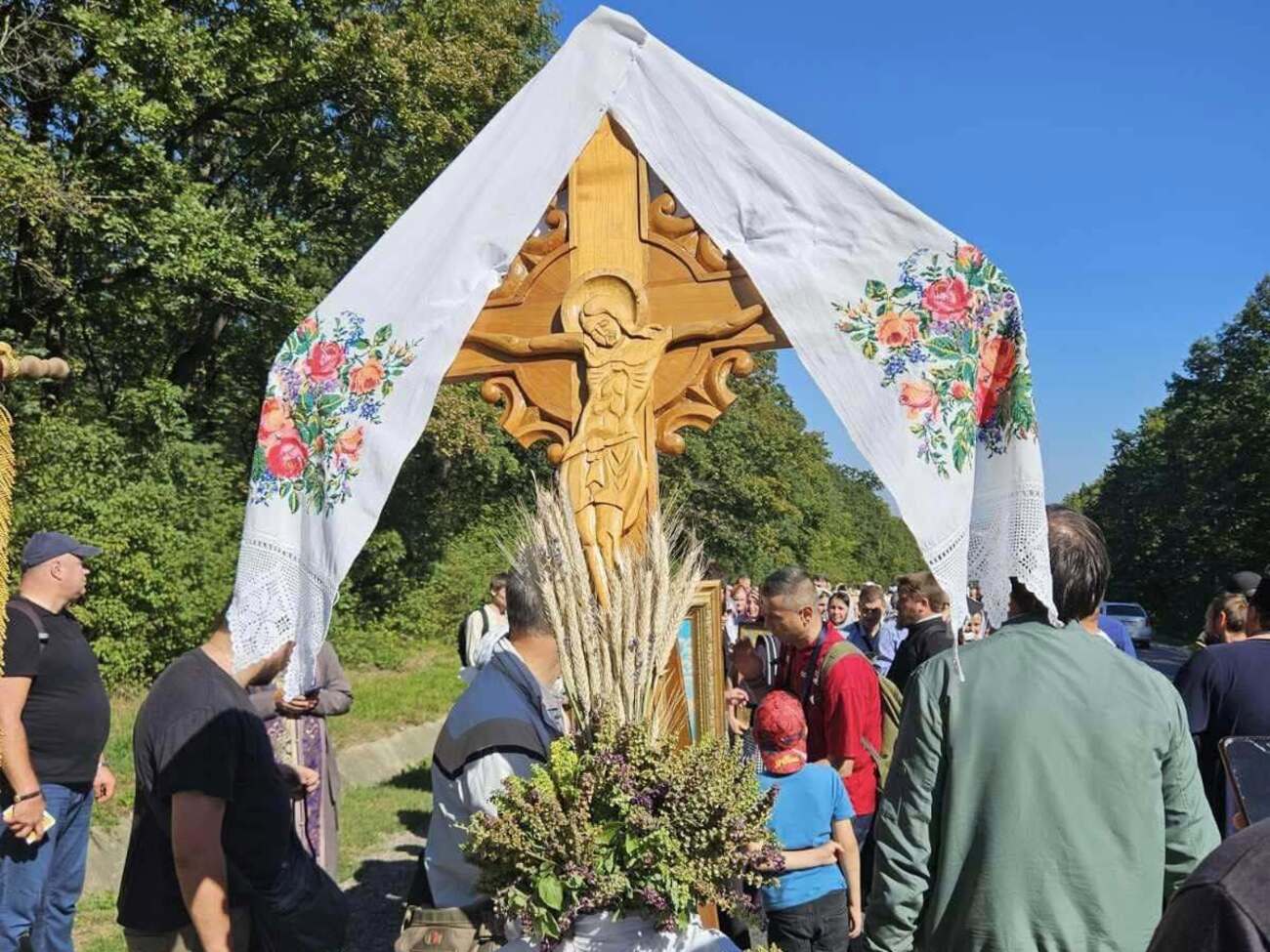 Медиа пишет, что за год приходы ПЦМ создали десятки Telegram-каналов