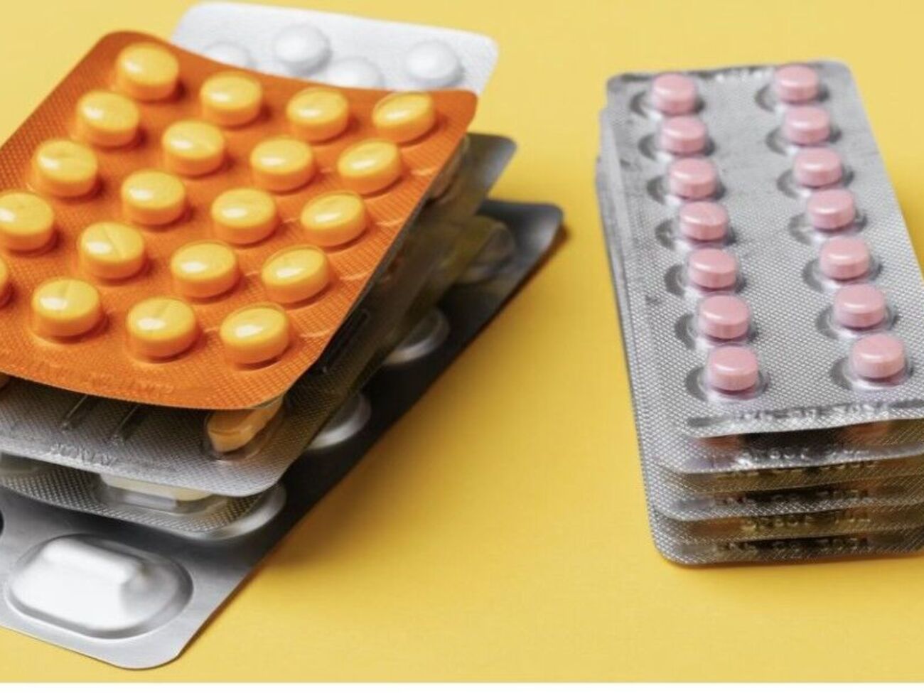 Аптеки без "премій" перестали брати неконкурентний товар, заявив Гладких