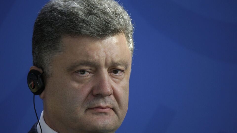 В 60 лет можно было бы насобирать и 60 антизваний для Порошенко, написал Олещук