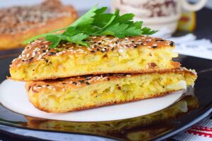 Заливной пирог с капустой выручит тех, кто не хочет долго стоять на кухне