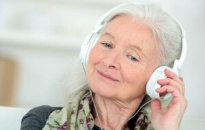 Британські вчені довели зв'язок деменції з погіршенням слуху