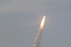 Лукашенко заявил, что "Орешник" якобы "в пути"