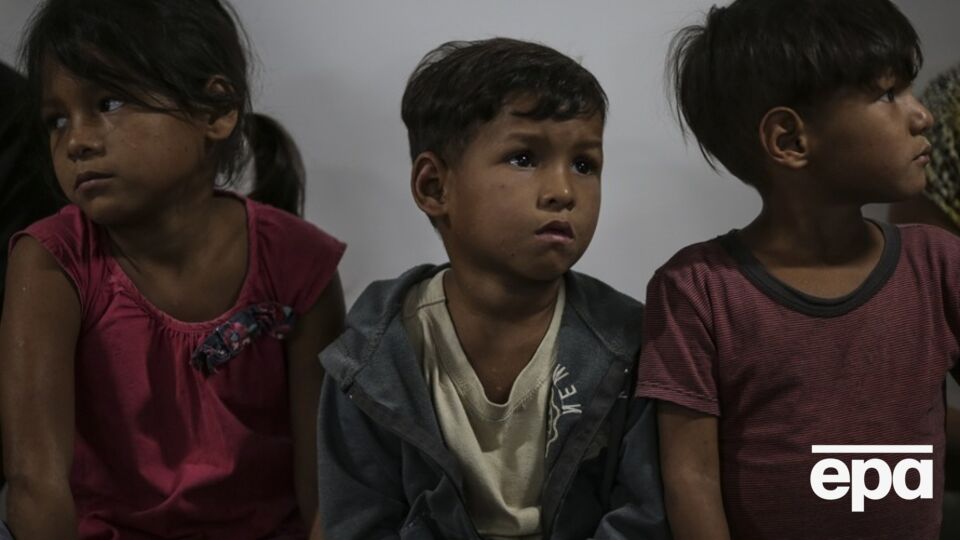 Білий дім заявляє про набуття громадянства "сотнями тисяч осіб, які не відповідають вимогам"