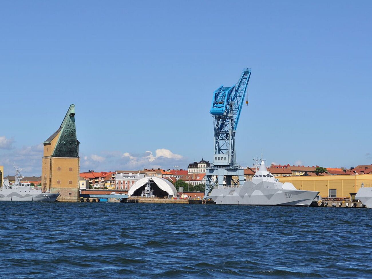 На место вызвали полицию, и правоохранители сами могли видеть подозрительный дрон, говорится в статье
