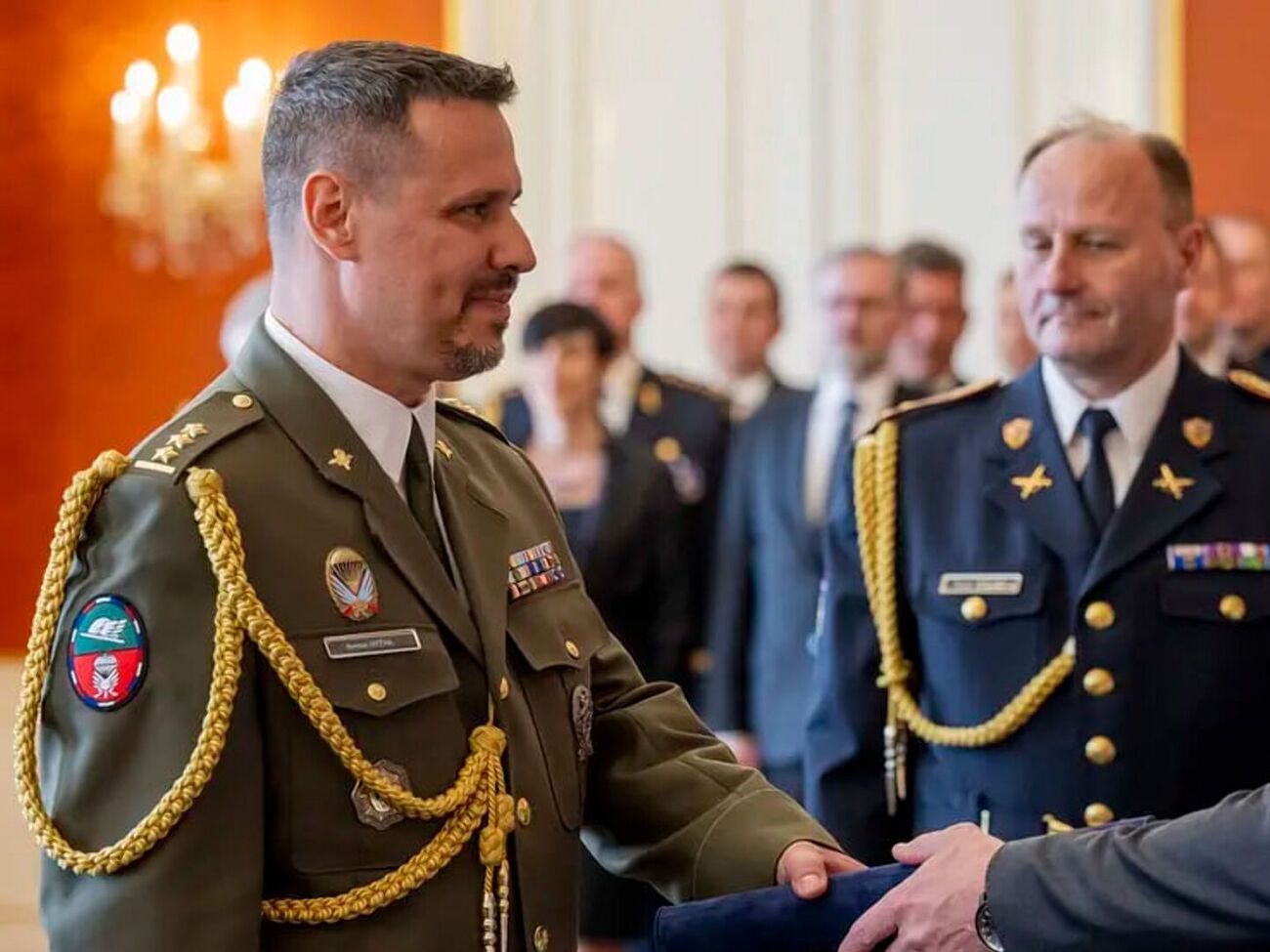 После нападения Гитьга (на фото слева) оказался на операционном столе