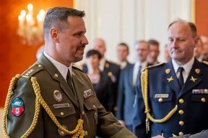 После нападения Гитьга (на фото слева) оказался на операционном столе