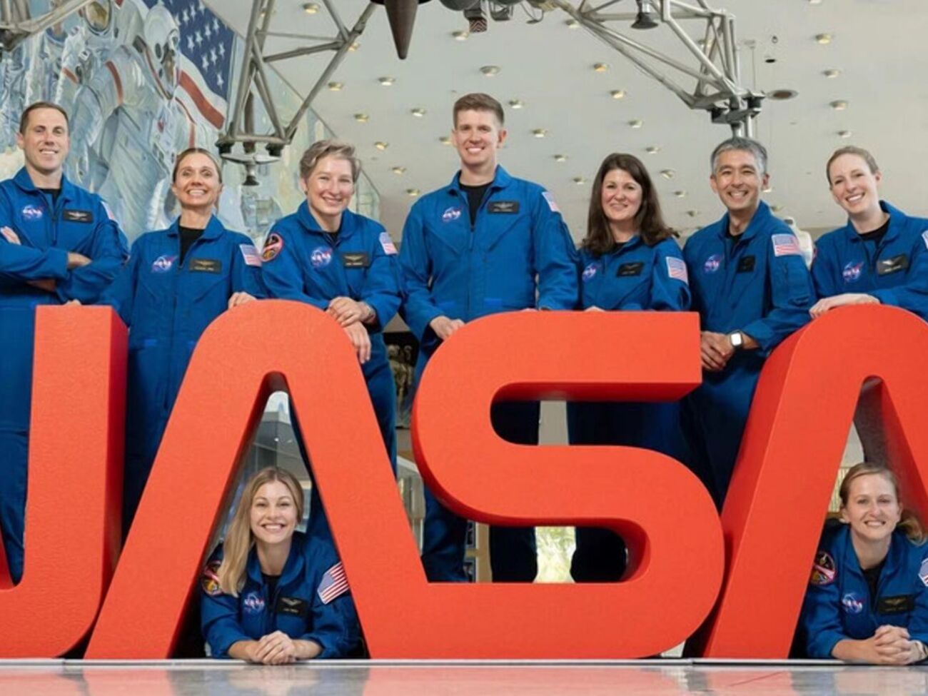 Среди новичков – высококвалифицированные ученые, пилоты и инженеры