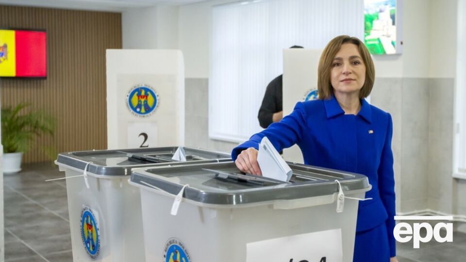 Санду отдала свой голос на парламентских выборах в Молдове