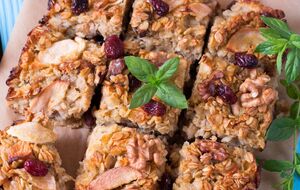 Для пирога знадобиться 120 г вівсяних пластівців