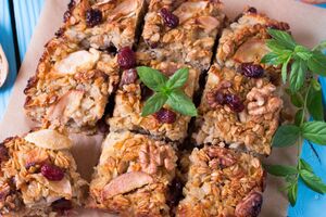 Для пирога знадобиться 120 г вівсяних пластівців