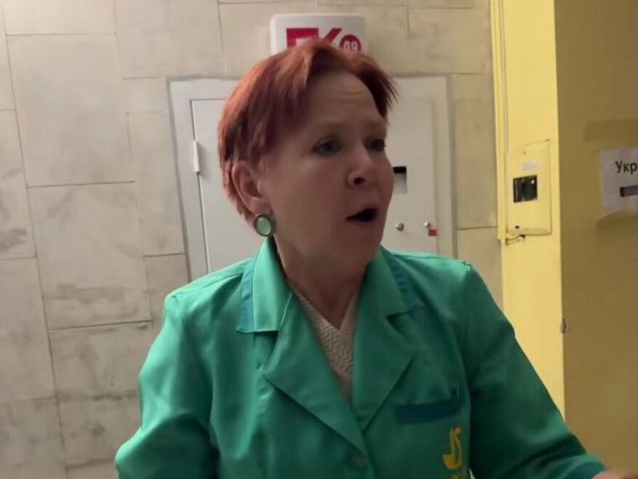 В сети подписчики удивляются, почему певческий талант работницы "Октябрьского дворца" не реализовался на сцене