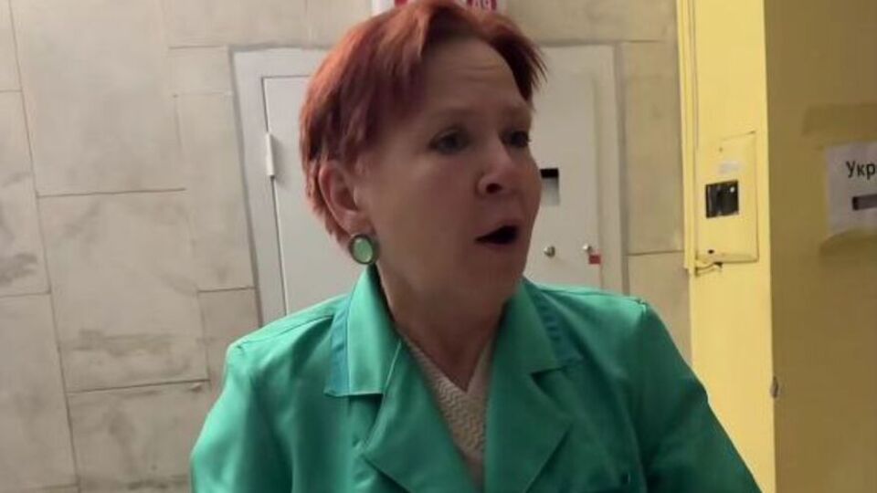 В сети подписчики удивляются, почему певческий талант работницы "Октябрьского дворца" не реализовался на сцене