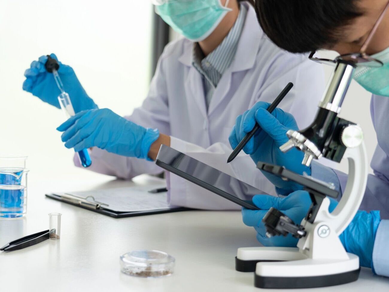 Китайські науковці стверджують, що клей Bone-02 здатний без операції скріплювати кістки за лічені хвилини навіть в умовах кровотечі