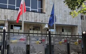 Ракета чи її частина пробила дах консульського відділу