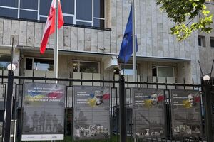 Ракета чи її частина пробила дах консульського відділу