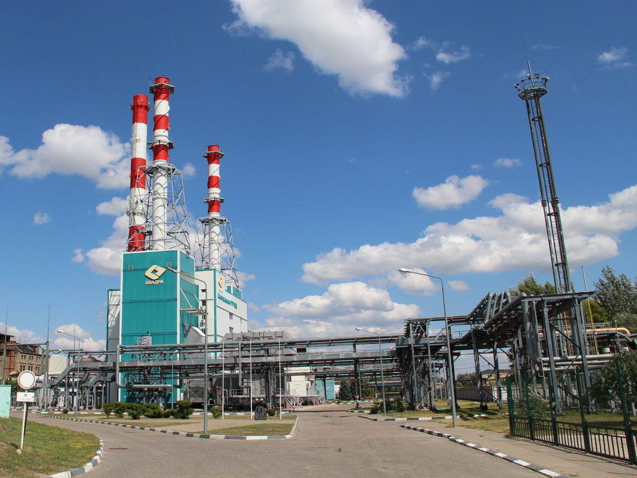 Пабліки пишуть про чотири ракети, які прилетіли по енергооб'єктах у Бєлгороді