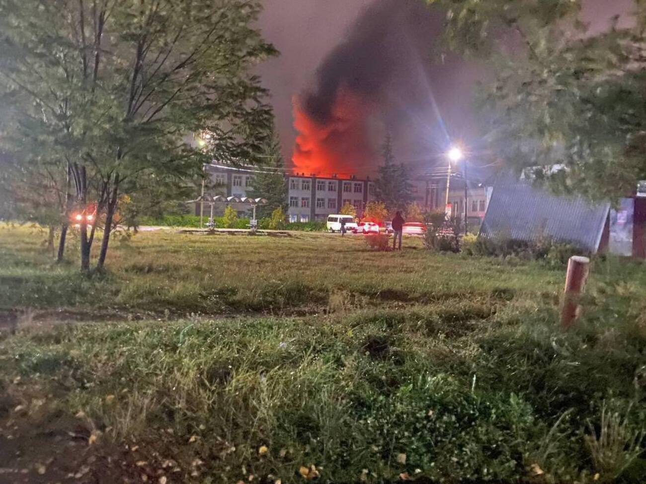 Чим саме атакували підприємство, видання не уточнило, але опублікувало фото з місця події