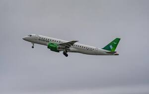 Літак авіакомпанії Widerøe кружляв на висоті понад 2,1 тис. метрів, після чого дістав вказівку змінити маршрут