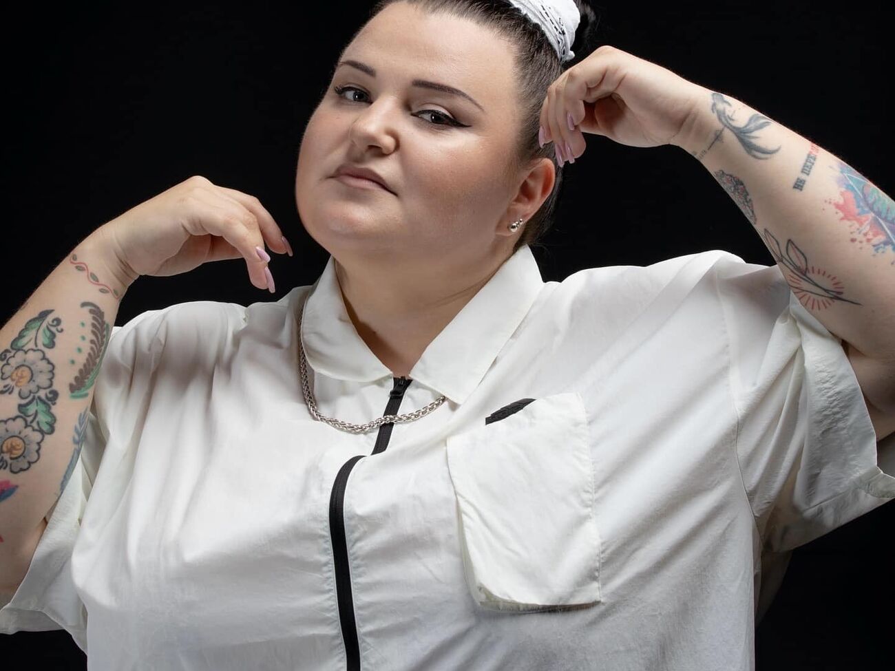 alyona alyona: Это песня-история о том, как ненависть порождает неуверенность