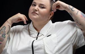 alyona alyona: Это песня-история о том, как ненависть порождает неуверенность