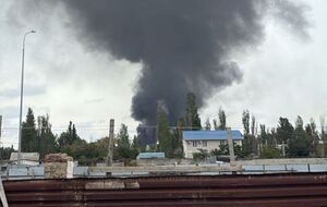 Моніторинговий паблік Exilenova+ пише, що "одинока пташка прикурила нафтобазу"