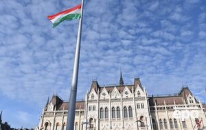 Керівник апарату офісу прем'єр-міністра Угорщини повідомив, що це "реакція Угорщини на українську цензуру"