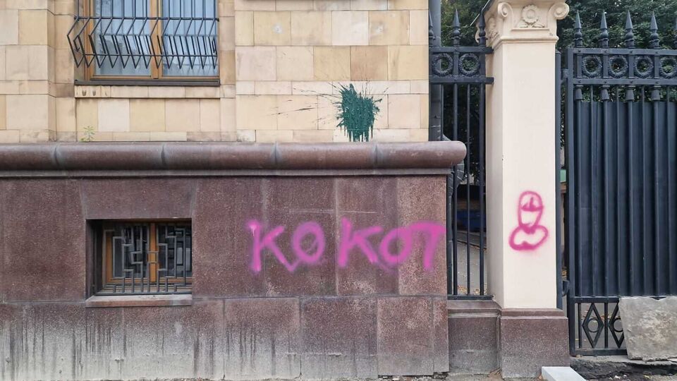 По данным Липавского, за рисунки на посольстве задержаны два человека