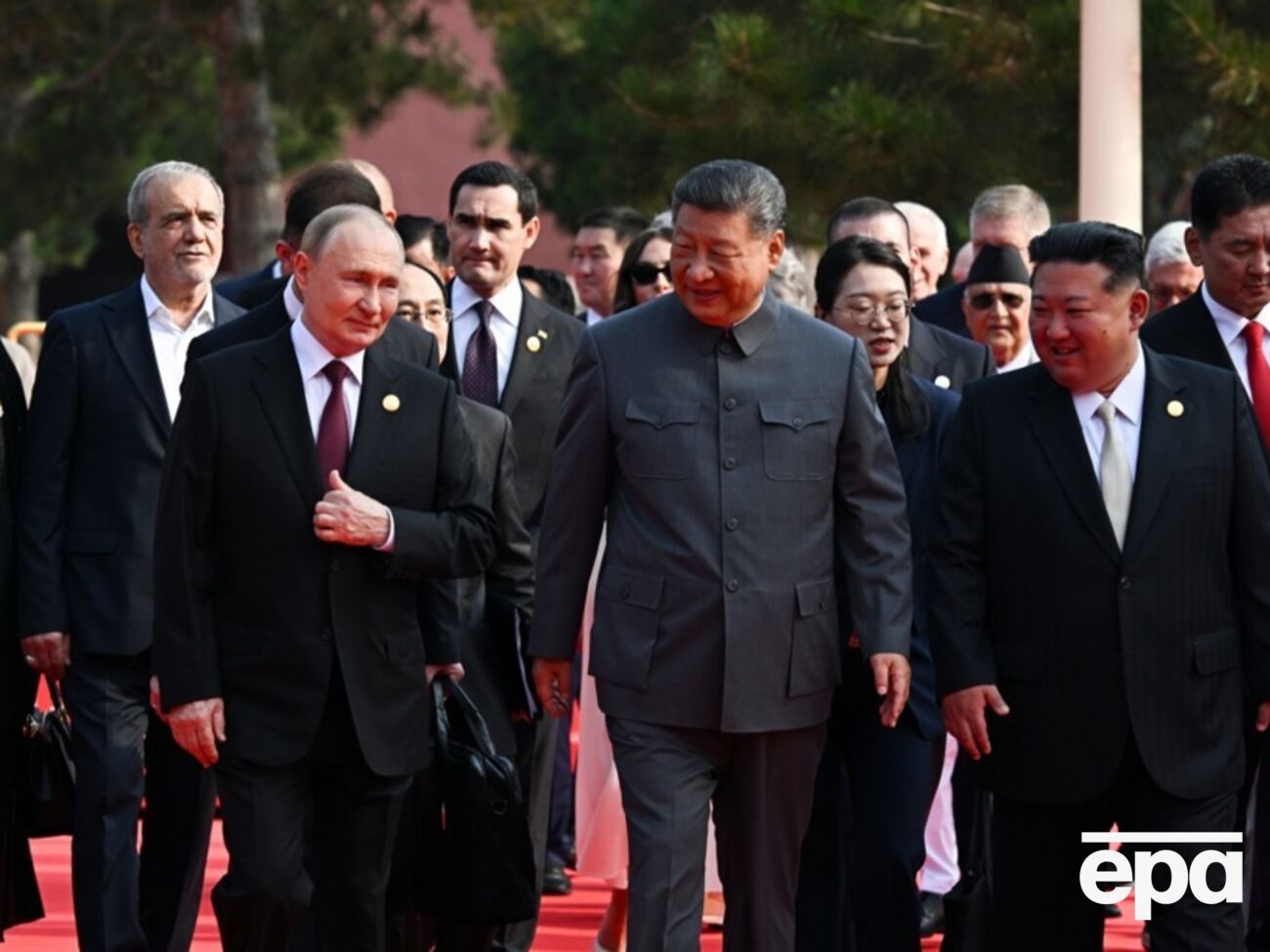 Євроазійські лідери 2025 року радісно вітають Путіна – NYT