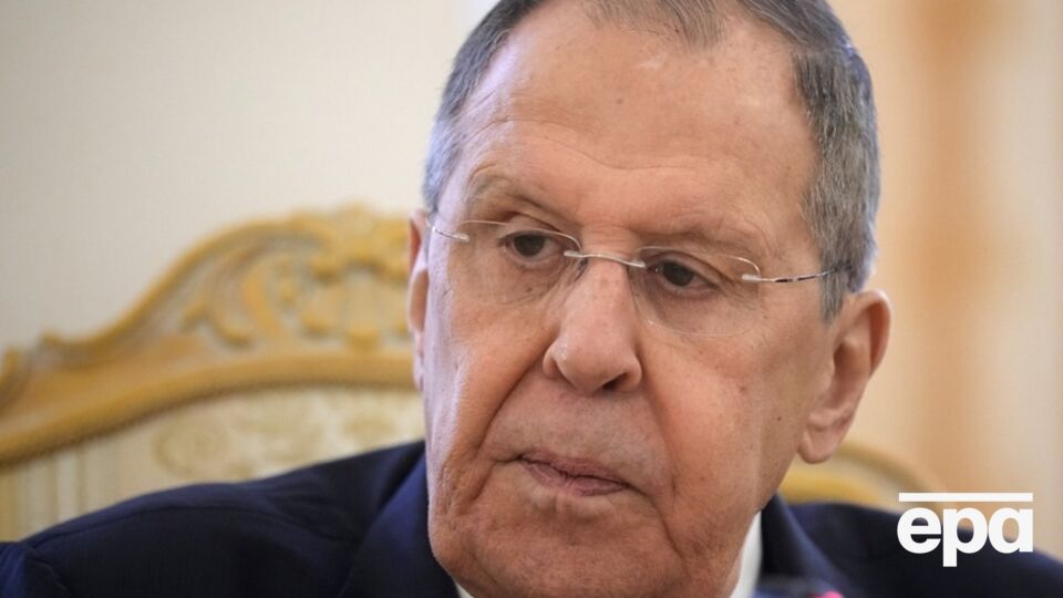 Лавров отмечает, что приоритетом РФ является "урегулирование украинского кризиса мирным путем"