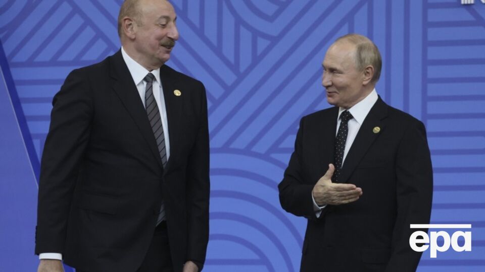 Политики столкнулись перед началом парада
