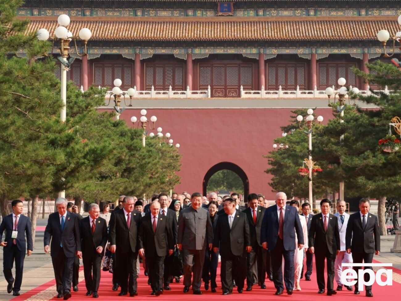 ЗМІ вважають першу спільну появу Путіна, Сі Цзіньпіна й Кім Чен Ина на публіці демонстрацією їхньої єдності