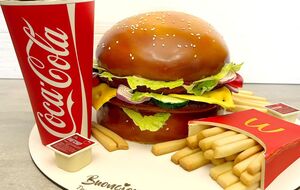 Украинка сделала торт в виде МакМеню