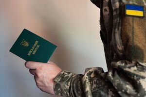 По данным ТЦК, гражданин начал вести себя агрессивно после того, как было обнаружено, что он разыскивается за уклонение от мобилизации