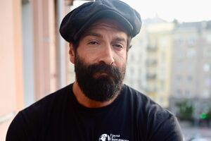 Салем розлучений, має доньку