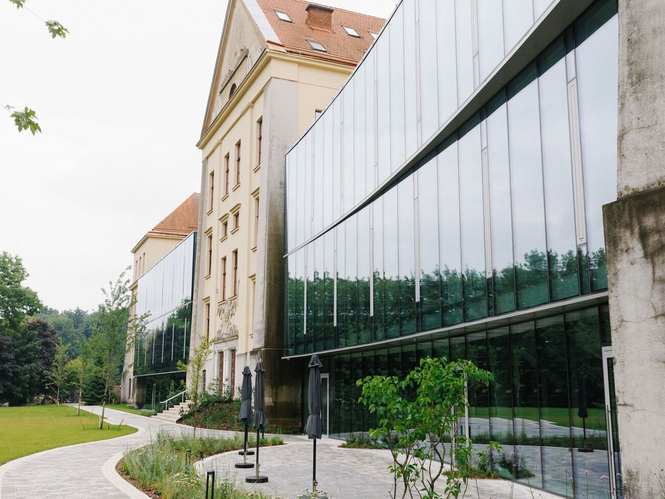 Католический университет утверждает, что "придерживается библейского учения о человеке, которого Господь сотворил мужчиной и женщиной"