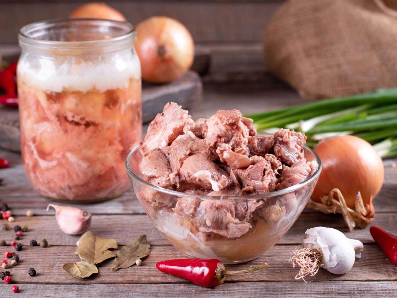 Для тушонки знадобиться 400 г свинини