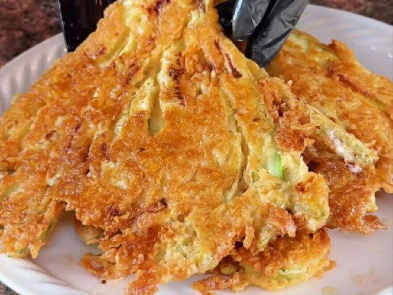 Для панировки возьмите четыре яйца