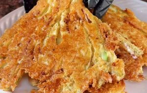 Для панировки возьмите четыре яйца