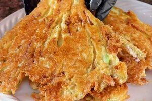 Для панировки возьмите четыре яйца
