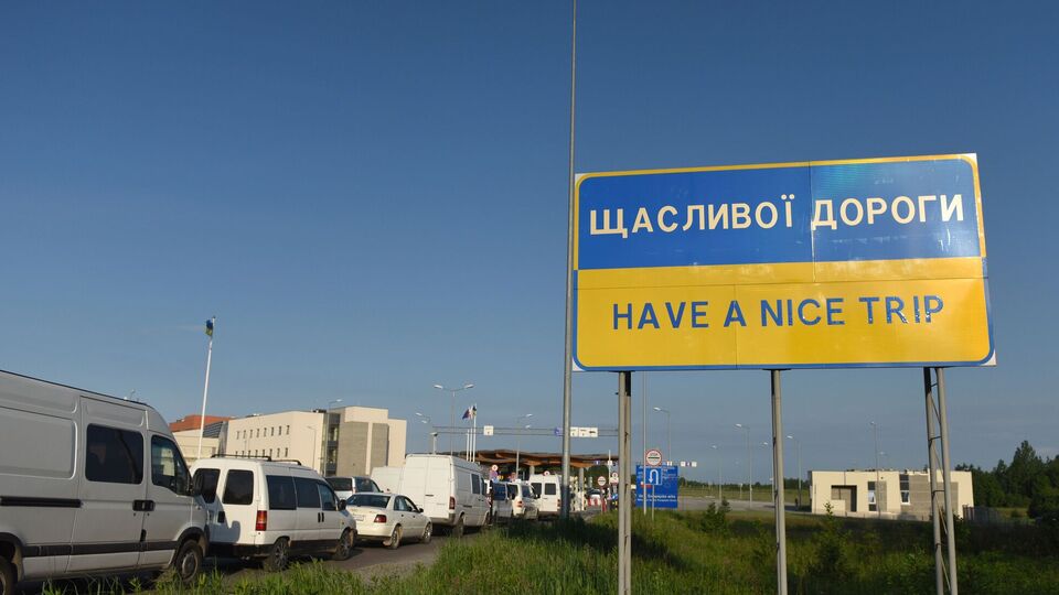 По словам Подоляка, границы будут полностью открыты после так называемого переходного периода
