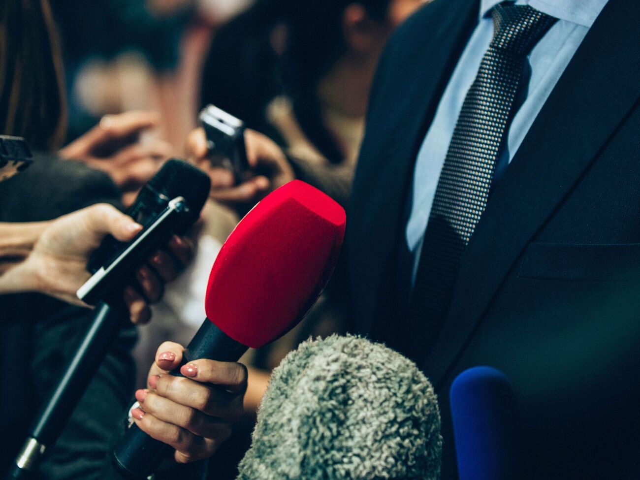 Тихий зазначив, що українські ЗМІ повідомляють факти