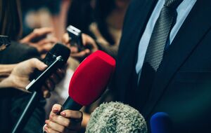 Тихий зазначив, що українські ЗМІ повідомляють факти